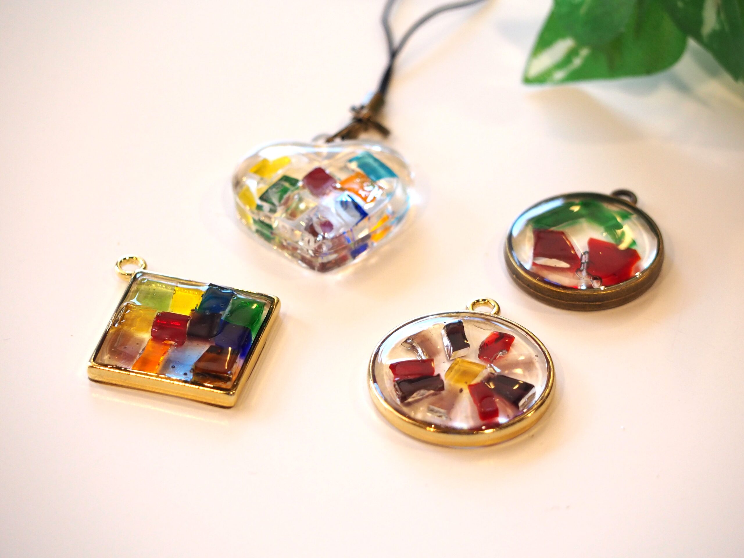 レジン体験（小学1年生～） | 磐田市新造形創造館